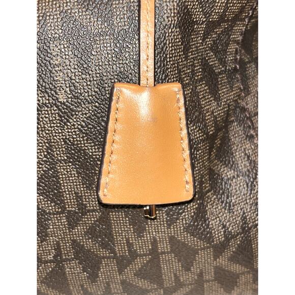 Michael Kors Kirby large satchel in brown monogram printed pebble leather. - Picture 8 of 15